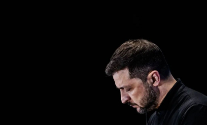 „Zelenski tocmai a trădat democrația din Ucraina și pe toți cei care luptă pentru ea”. Editorial contondent în presa de la Kiev
„Zelenski tocmai a trădat democrația din Ucraina și pe toți cei care luptă pentru ea”. Editorial contondent în presa de la Kiev