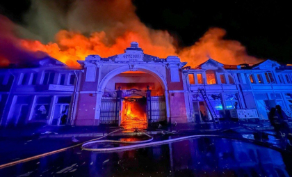 Noapte „infernală” în Odesa. Piața Privoz și clădiri din patrimoniul UNESCO, mistuite de flăcări în urma atacurilor - FOTO/VIDEO 