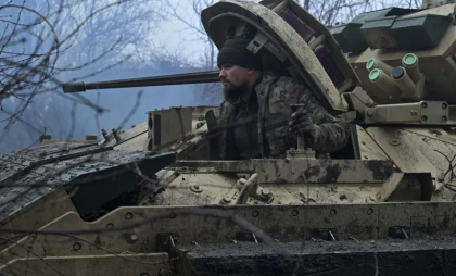 Echipamente pentru rachetele HAWK și blindatele de luptă Bradley: SUA aprobă a doua vânzare de armament pentru Ucraina în mandatul lui Trump
