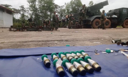 Lansator de rachete BM-21 „Grad” din era sovietică, surprins în timp ce trage peste granița Thailandei - VIDEO 
