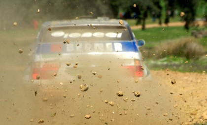 Accident grav la un raliu din Franța. Doi spectatori au murit după ce o mașină a ieșit de pe traseu
