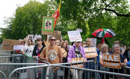 Vizita lui Donald Trump în Scoția, întâmpinată cu proteste „de cei care și-au dat seama cine este el cu adevărat”. „Oamenii sunt supărați”