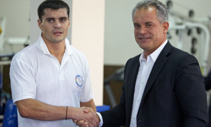 Surse ZdG: Plahotniuc a călătorit în Bulgaria cu identitate falsă, însoțit de Constantin Țuțu și Elizaveta Kuznetsova Surse ZdG: Plahotniuc a călătorit în Bulgaria cu identitate falsă, însoțit de Constantin Țuțu și Elizaveta Kuznetsova