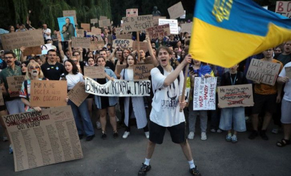 Ucraina revine asupra legii care bloca lupta anticorupție, după valul de proteste și presiuni externe
