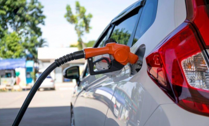 Benzina se scumpește, iar motorina se ieftinește. Noile prețuri stabilite de ANRE pentru carburanți - FOTO