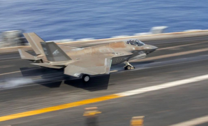 Un avion de vânătoare F-35, din escadrila „Rough Raiders” a Marinei americane, s-a prăbușit. E al doilea aparat de 100 milioane de dolari care s-a făcut praf în ultimele luni
Un avion de vânătoare F-35, din escadrila „Rough Raiders” a Marinei americane, s-a prăbușit. E al doilea aparat de 100 milioane de dolari care s-a făcut praf în ultimele luni