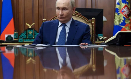 Vladimir Putin a promulgat o controversată lege, criticată chiar și de susținătorii înfocați ai cenzurii Vladimir Putin a promulgat o controversată lege, criticată chiar și de susținătorii înfocați ai cenzurii