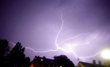 Un mega-fulger lung de 829 de kilometri, validat de către Organizaţia Meteorologică Mondială. Unde s-a produs
Un mega-fulger lung de 829 de kilometri, validat de către Organizaţia Meteorologică Mondială. Unde s-a produs