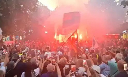 Proteste în mai multe orașe din Serbia. Activista Greta Thunberg s-a aflat în Belgrad pentru a susține lupta împotriva corupției - VIDEO Proteste în mai multe orașe din Serbia. Activista Greta Thunberg s-a aflat în Belgrad pentru a susține lupta împotriva corupției - VIDEO