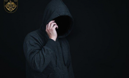 Un tânăr - condamnat la 10 ani de închisoare, după ce a obținut peste un milion de lei de la mai multe persoane prin schema de escrocherie „ruda implicată în accident”