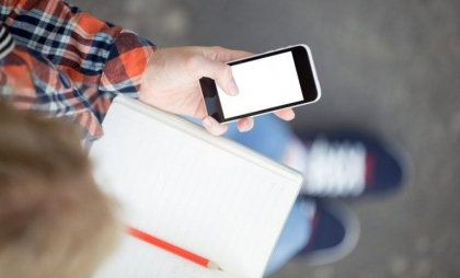 Finlanda restricţionează utilizarea telefoanelor mobile în şcoli