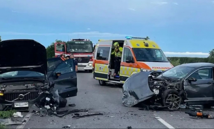 O moldoveancă însărcinată și fetița ei de doi ani au fost grav rănite, după ce patru mașini s-au lovit violent în Italia