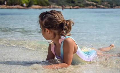 O fetiță de 8 ani, venită singură la plajă în Tiraspol, a fost salvată în ultima clipă după ce a căzut într-o groapă subacvatică pe Nistru. Cum s-a întâmplat totul O fetiță de 8 ani, venită singură la plajă în Tiraspol, a fost salvată în ultima clipă după ce a căzut într-o groapă subacvatică pe Nistru. Cum s-a întâmplat totul