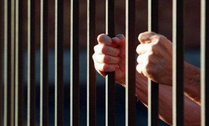 Un bărbat și-a omorât în bătaie fratele și va sta 16 ani după gratii. Ce spune procuratura 