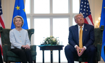 UE își suspendă represaliile după acordul comercial „dezamăgitor” cu Donald Trump. Decizia stârnește critici
UE își suspendă represaliile după acordul comercial „dezamăgitor” cu Donald Trump. Decizia stârnește critici
