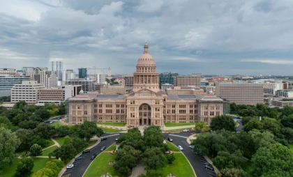 Republicanii din Texas au votat pentru arestarea democraților care blochează planul de reconfigurare a circumscripțiilor electorale. Trump apără planul Republicanii din Texas au votat pentru arestarea democraților care blochează planul de reconfigurare a circumscripțiilor electorale. Trump apără planul