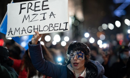 O jurnalistă din Georgia a fost condamnată la 2 ani de închisoare pentru că a lovit un polițist
