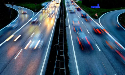 Șofer prins cu 320 km/h, o viteză de aproape trei ori mai mare decât limita impusă, pe o autostradă din Germania. Cum a fost sancționat
Șofer prins cu 320 km/h, o viteză de aproape trei ori mai mare decât limita impusă, pe o autostradă din Germania. Cum a fost sancționat