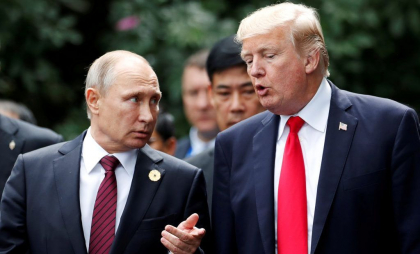 Donald Trump anunță că se întâlnește cu Putin dacă e prezent și Zelenski. După refuzul Moscovei, Trump se răzgândește și renunță la condiționare. Presa rusă: Putin a câștigat