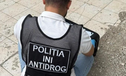 Un „colet” din Spania cu droguri de 2,5 milioane de lei, ascunse într-o boxă muzicală. Două persoane au fost arestate - VIDEO