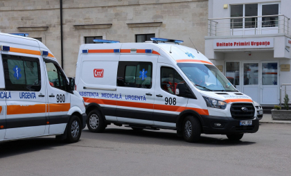 Incident la Costești. Cinci copii au ajuns la spital, după ce un carusel cu lanțuri s-a prăbușit. Ce spune CNAMUP