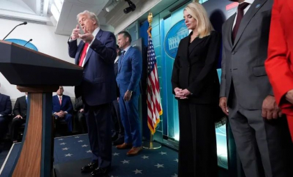De ce spune Trump că este „jenat”, înaintea mult așteptatului summit din Alaska: „Știți că mă duc să mă întâlnesc cu Putin” De ce spune Trump că este „jenat”, înaintea mult așteptatului summit din Alaska: „Știți că mă duc să mă întâlnesc cu Putin”