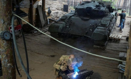 Un nou „monstru al lui Frankenstein” apare pe frontul din Ucraina: turelă de tanc T-72B montată pe șasiu de obuzier Msta-S. Cum s-a ajuns la acest proiect și la ce va fi folosit hibridul? Un nou „monstru al lui Frankenstein” apare pe frontul din Ucraina: turelă de tanc T-72B montată pe șasiu de obuzier Msta-S. Cum s-a ajuns la acest proiect și la ce va fi folosit hibridul?