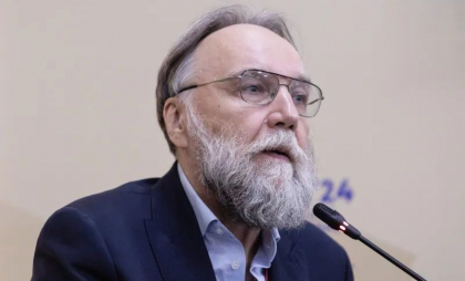 Dughin, ideologul regimului Putin, susține că rușii sunt spionați prin aparatele electrocasnice și le spune „patrioților cinstiți” cine este „Diavolul”
Dughin, ideologul regimului Putin, susține că rușii sunt spionați prin aparatele electrocasnice și le spune „patrioților cinstiți” cine este „Diavolul”
