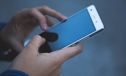Poliția avertizează: A apărut o nouă metodă de înșelăciune, prin care infractorii obțin acces de la distanță la telefoane și la aplicațiile bancare instalate pe acestea. La ce trebuie să fie atenți cetățenii
