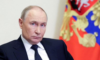În drum spre întâlnirea cu Trump, Putin s-a oprit în Magadan, unde a vizitat monumentul prieteniei cu SUA În drum spre întâlnirea cu Trump, Putin s-a oprit în Magadan, unde a vizitat monumentul prieteniei cu SUA