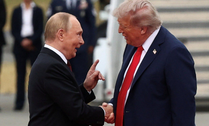 Presa internațională scrie că limbajul corporal al lui Trump și Putin la summitul din Alaska a fost departe de a fi rece: „S-au salutat ca niște vechi prieteni” - FOTO Presa internațională scrie că limbajul corporal al lui Trump și Putin la summitul din Alaska a fost departe de a fi rece: „S-au salutat ca niște vechi prieteni” - FOTO