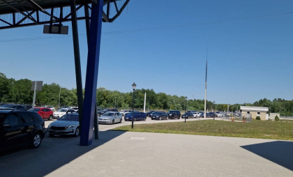 Aglomerație la vama Leușeni și Sculeni: Zeci de mașini au format cozi la ieșirea din țară. Poliția de Frontieră aplică procedura REVERS pentru fluidizarea traficului - FOTO