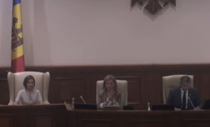 Parlamentul s-a reunit într-o sesiune specială pentru depunerea jurământului de către noii judecători constituționali - VIDEO Parlamentul s-a reunit într-o sesiune specială pentru depunerea jurământului de către noii judecători constituționali - VIDEO