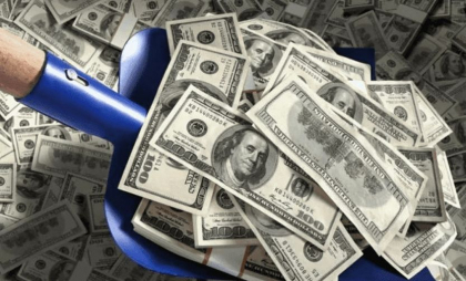 Curs valutar BNM pentru 19 august. Cât costă un euro și un dolar - FOTO

