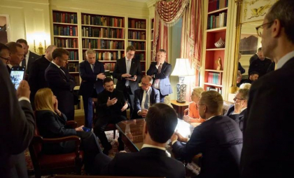 „Mai sumbri decât un nor de furtună”. Presa rusă de stat minimizează importanța întâlnirilor de la Casa Albă dintre Trump, Zelenski și liderii europeni „Mai sumbri decât un nor de furtună”. Presa rusă de stat minimizează importanța întâlnirilor de la Casa Albă dintre Trump, Zelenski și liderii europeni