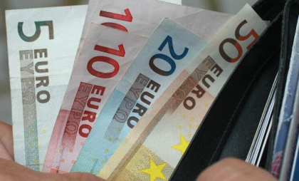 Curs valutar BNM pentru 21 august. Cât costă un euro și un dolar - FOTO
