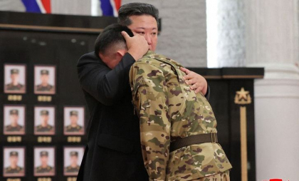 Kim Jong Un i-a decorat pe „admirabilii” militari nord-coreeni care au luptat împotriva armatei ucrainene în Kursk - GALERIE FOTO Kim Jong Un i-a decorat pe „admirabilii” militari nord-coreeni care au luptat împotriva armatei ucrainene în Kursk - GALERIE FOTO