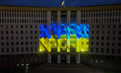 De ziua Independenței Ucrainei, clădirea Parlamentului, iluminată în culorile drapelului ucrainean - FOTO