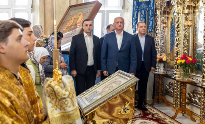 Ordinul Bisericii Ortodoxe Ucrainene, pe care Igor Dodon l-ar fi primit, este fals. Mitropolia de la Kiev: „Nu a fost emis niciun decret cu privire la această distincție” - FOTO