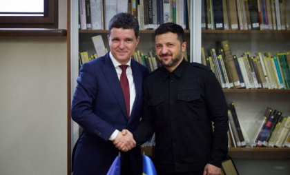Volodimir Zelenski îi mulţumeşte lui Nicuşor Dan: Ucraina preţuieşte livrările României de echipament defensiv
Volodimir Zelenski îi mulţumeşte lui Nicuşor Dan: Ucraina preţuieşte livrările României de echipament defensiv