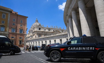Copilul de 2 ani al unor români din Italia a căzut din mașină, în mers. Mama dă vina pe fratele băiatului, poliția are dubii
Copilul de 2 ani al unor români din Italia a căzut din mașină, în mers. Mama dă vina pe fratele băiatului, poliția are dubii