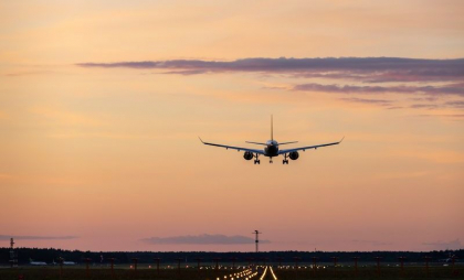 Un avion cu pasageri ruși, aterizare de urgență în Estonia după un atac ucrainean cu drone. Pasagerii, obligați să rămână la bord