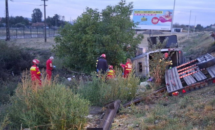 O femeie din Moldova a murit, iar alte două persoane - transportate la spital, în urma unui grav accident în România O femeie din Moldova a murit, iar alte două persoane - transportate la spital, în urma unui grav accident în România
