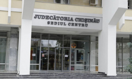 Incident grav la Judecătoria Centru: Un bărbat ar fi atacat un magistrat cu o cheie în timpul examinării unui proces civil. Poliția vine cu detalii