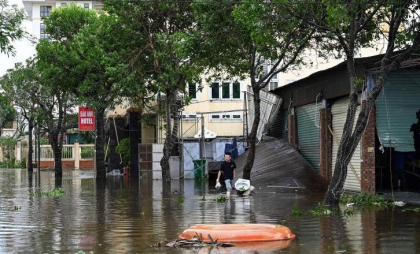Taifun devastator în Vietnam: Șapte morți și 34 de răniți. Uraganul a distrus mii de clădiri, printre care zeci de școli și opt spitale - VIDEO 
