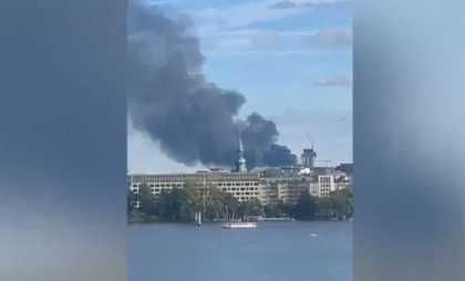 Incendiu uriaș în portul Hamburg. Zeci de pompieri au fost mobilizați pentru a lupta cu flăcările - VIDEO
