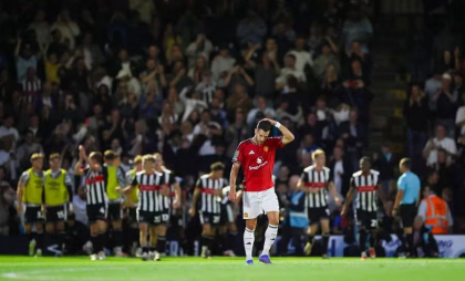 13 serii de penalty-uri! Man Utd eliminată dramatic din Cupa Ligii de o echipă din Liga a 4-a - VIDEO