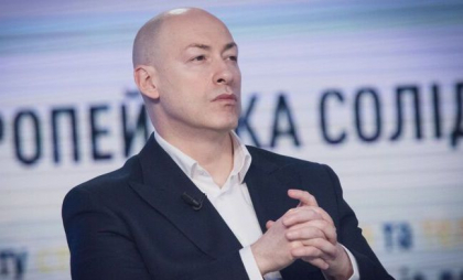 Dmitri Gordon: Kremlinul are un plan de schimbare a puterii în Moldova cu una pro-rusă. 350 de milioane de dolari ar fi alocați pentru influențarea alegerilor Dmitri Gordon: Kremlinul are un plan de schimbare a puterii în Moldova cu una pro-rusă. 350 de milioane de dolari ar fi alocați pentru influențarea alegerilor