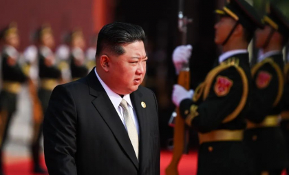 Moment rar la Beijing: Kim Jong Un a dat mâna cu al doilea om din statul sud-coreean. Oferta făcută de Putin Moment rar la Beijing: Kim Jong Un a dat mâna cu al doilea om din statul sud-coreean. Oferta făcută de Putin