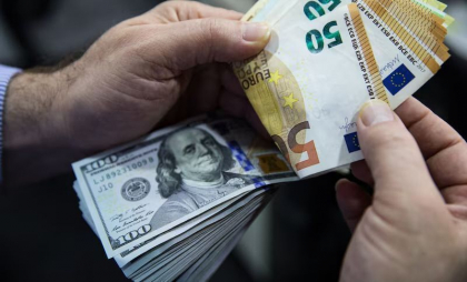 Curs valutar BNM pentru 10 septembrie. Cât costă un euro și un dolar - FOTO
Curs valutar BNM pentru 10 septembrie. Cât costă un euro și un dolar - FOTO